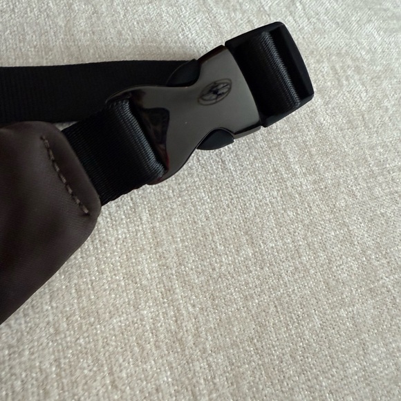 Alo Explorer Fanny Pack espresso NWOT - Picture 3 of 6